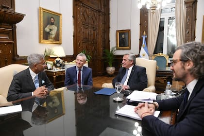 Alberto Fernández, junto con Santiago Cafiero, recibió la semana pasada al canciller de la India, Subrahmanyam Jaishankar