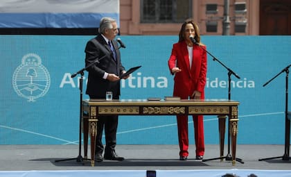 Alberto Fernández le tomó juramento a la nueva ministra Victoria Tolosa Paz