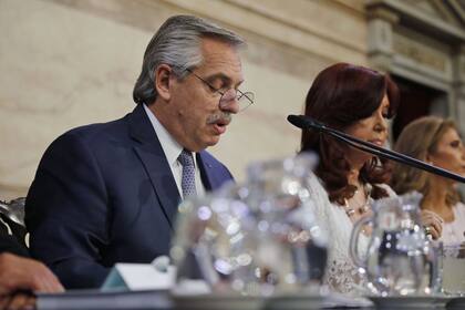 Alberto Fernández lee su discurso
