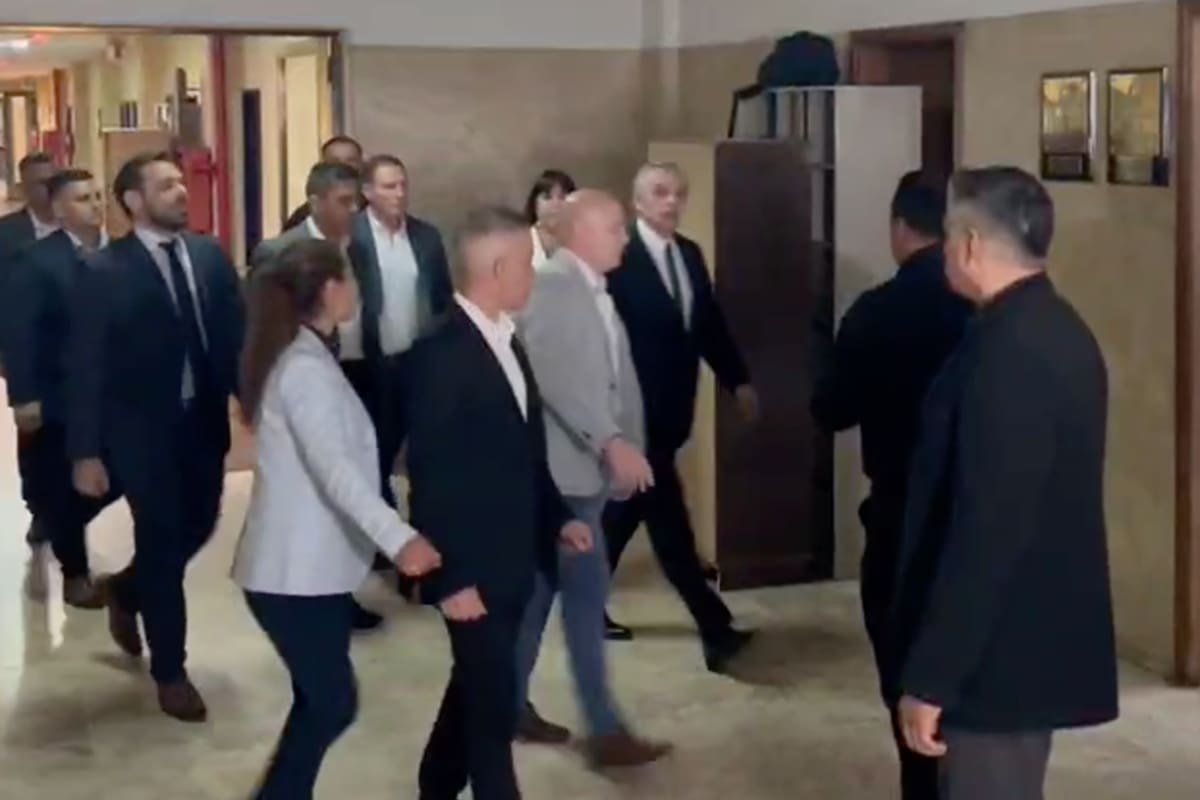 Alberto Fernández llega al juzgado de Julián Ercolini para declarar por la causa seguros