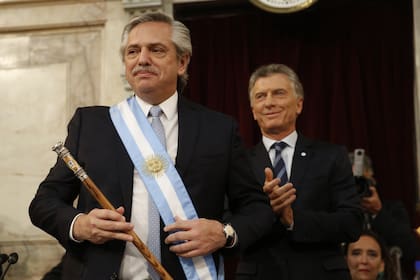 Alberto Fernández luego de recibir el bastón de mando y la banda presidencial el 10 de diciembre de 2019