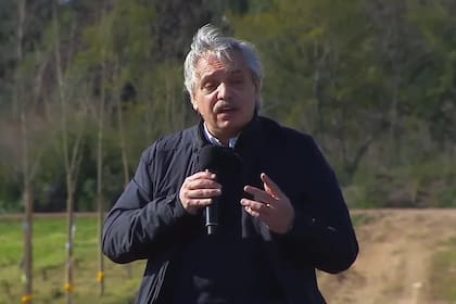 Alberto Fernández, micrófono en mano: sus frases improvisadas lo han expuesto a infinidad de conflictos