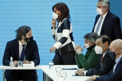 Alberto Fernández, Cristina Kirchner y Santiago Cafiero