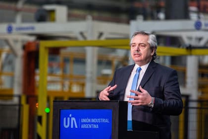 Alberto Fernández presentó medidas para reactivar la industria nacional