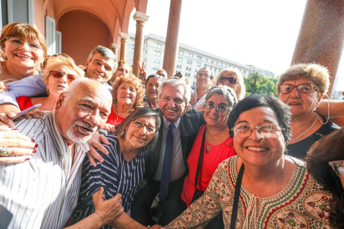 Alberto Fernández recibió a jubilados en la Casa Rosada