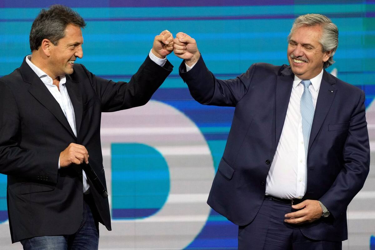 Alberto Fernández saludaba a Sergio Massa, el 14 de noviembre de 2021 en Buenos Aires