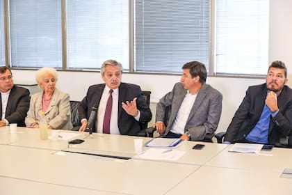 El presidente electo se reunió ayer con Marcelo Tinelli, empresarios, sindicalistas y referentes sociales