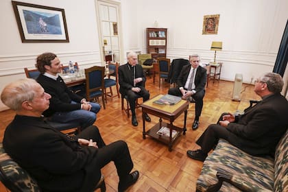 Poli, Cafiero, Malfa, Fernández y Ojea, en una reunión celebrada en el Episcopado