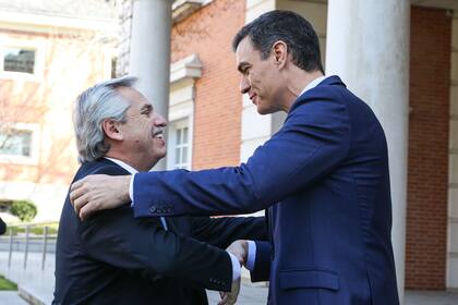 Alberto Fernández se reunió con Pedro Sánchez en el Palacio de la Moncloa