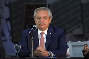 Alberto Fernández siguió los anuncios desde el Otamendi