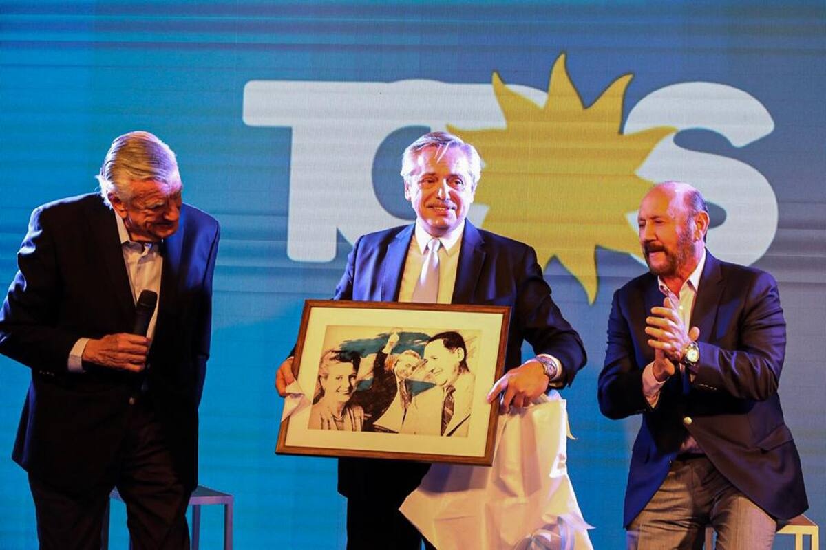 Alberto Fernández tomó distancia de las iniciativas que recibió en un acto con las autoridades del partido, José Luis Gioja y Gildo Insfrán
