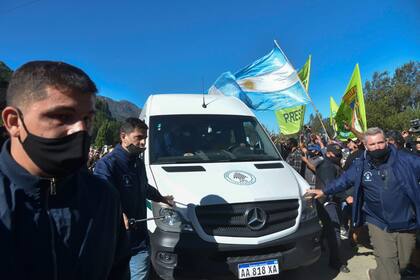 Alberto Fernández viajó hoy a la provincia del Chubut para recorrer las zonas afectadas por los incendios y fué repudiado por los habitantes que dicen No a la megamineria