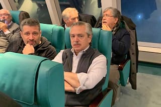 Alberto Fernández y un viaje peronista en Buquebus