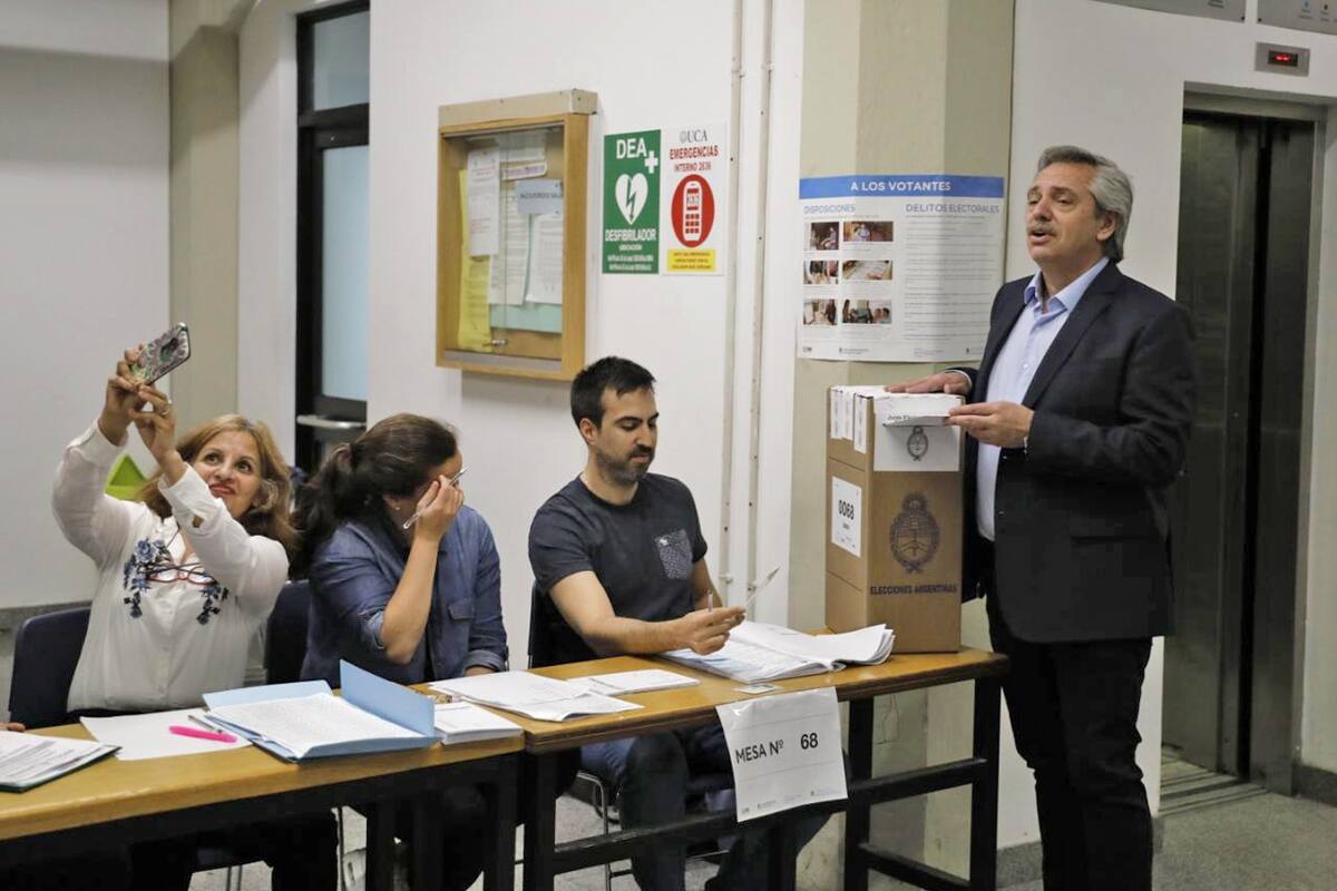 Alberto Fernández voto en la UCA