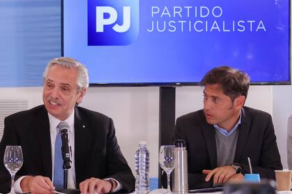 Alberto Fernández y Axel Kicillof, en la sede del PJ nacional en abril de 2023, cuando el expresidente declinó ir por la reelección