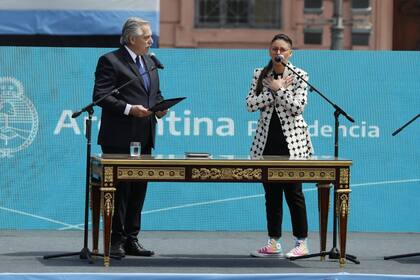 Alberto Fernández y Ayelén Mazzina
