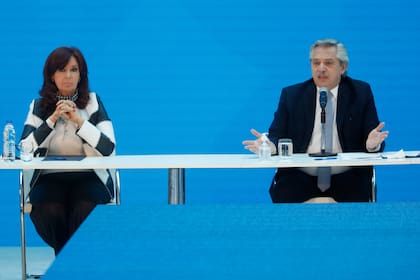 Alberto Fernández prometió amoldar su gobierno a las exigencias de la coalición que formó Cristina Kirchner; la carta de la vicepresidenta sacudió al Frente de Todos
