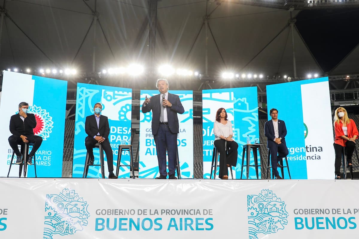 Alberto Fernández y Cristina Kirchner Áxel Kicillof, Sergio Massa y Máximo Kirchner el ultimo 18 de diciembre en el Estadio Énico de La Plata