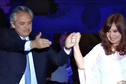 Alberto Fernández y Cristina Kirchner en el escenario