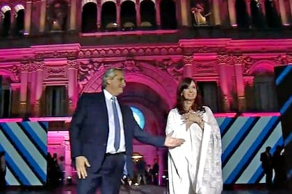 Alberto Fernández y Cristina Kirchner dieron un discurso en Plaza de Mayo