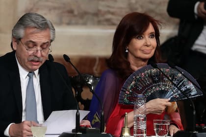 Alberto Fernández y Cristina Kirchner, en la mira por los beneficios otorgados por la AFIP a Cristóbal López