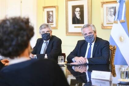 Alberto Fernández y Daniel Filmus durante el anuncio de este mediodía.