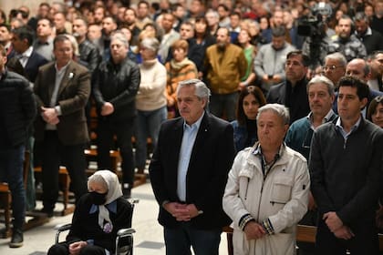Alberto Fernández y Eduardo Duhalde en la Basílica de Luján