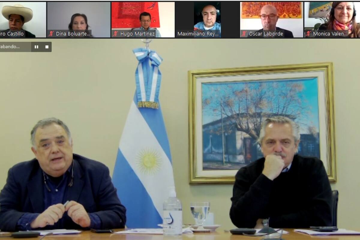 Alberto Fernández y Eduardo Valdés, durante la reunión del grupo Hermandad, desde la quinta de Olivos