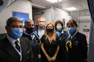 Alberto Fernández y Fabiola Yáñez, al partir hacia Roma