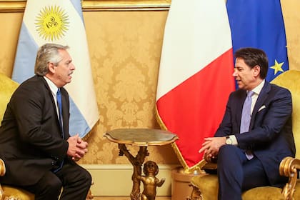 Alberto Fernández y Giuseppe Conte se vieron en febrero, en Roma