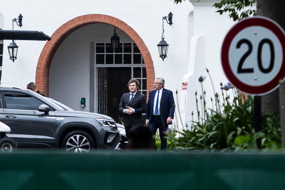 Alberto Fernández y Javier Milei, en Olivos