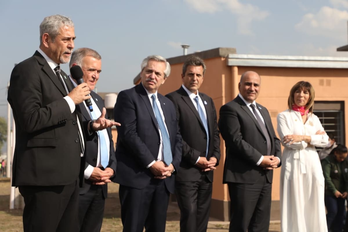 Alberto Fernández y Jorge Ferraresi encabezaron un acto en Tucumán donde entregaron la llave número 50 mil de la gestión