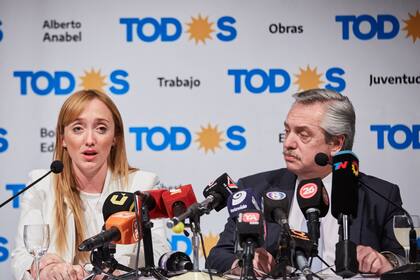 Alberto Fernández junto a la candidata a gobernadora de Mendoza Anabel Fernández Sagasti
