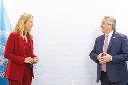 Alberto Fernández y la reina Máxima de Holanda en el G20