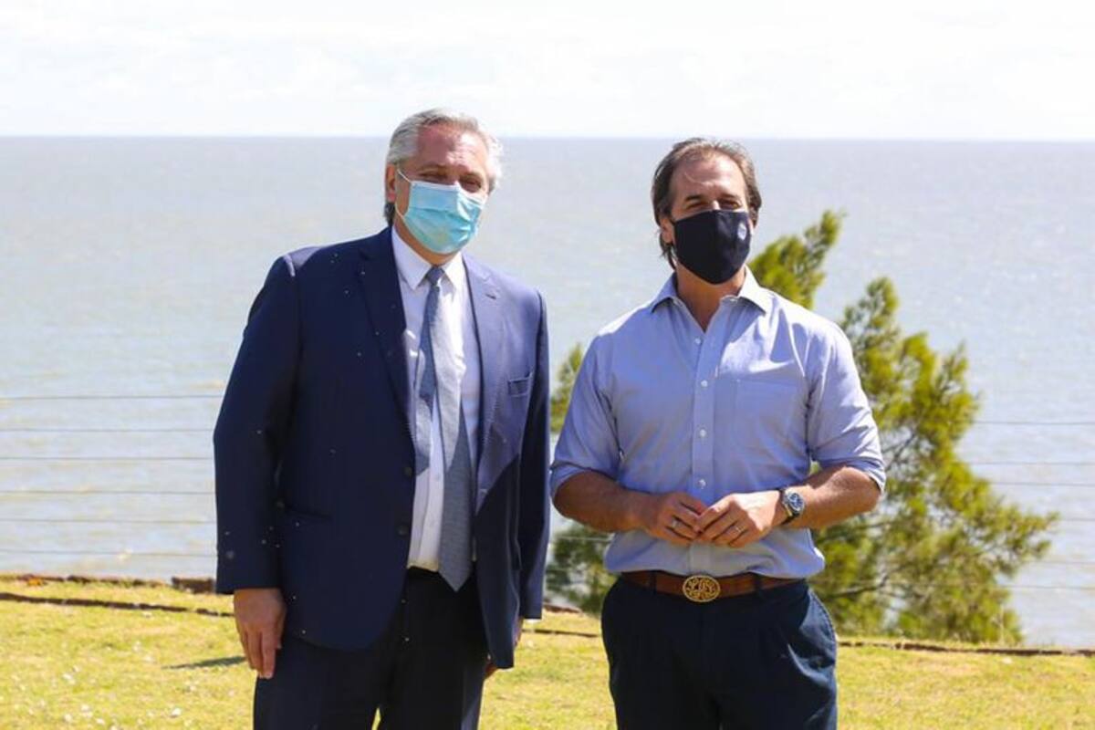 Alberto Fernández y Luis Lacalle Pou, durante la última visita del presidente argentino a Uruguay