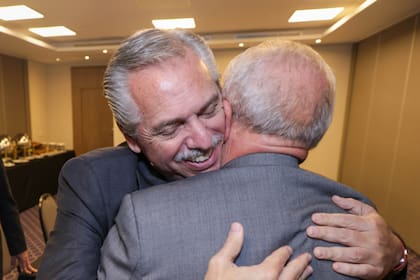Alberto Fernández y Lula Da Silva, el lunes, en el bunker del presidente electo
