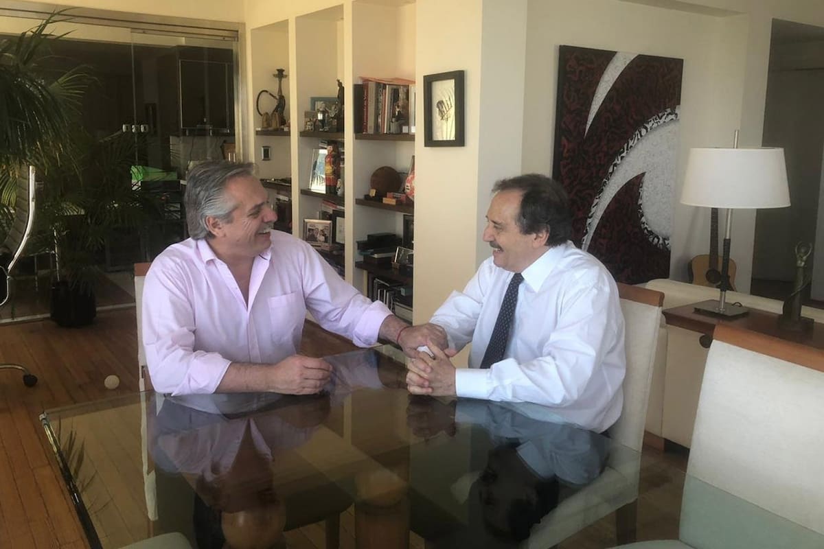 Alberto Fernández y Ricardo Alfonsín, ayer, en Puerto Madero