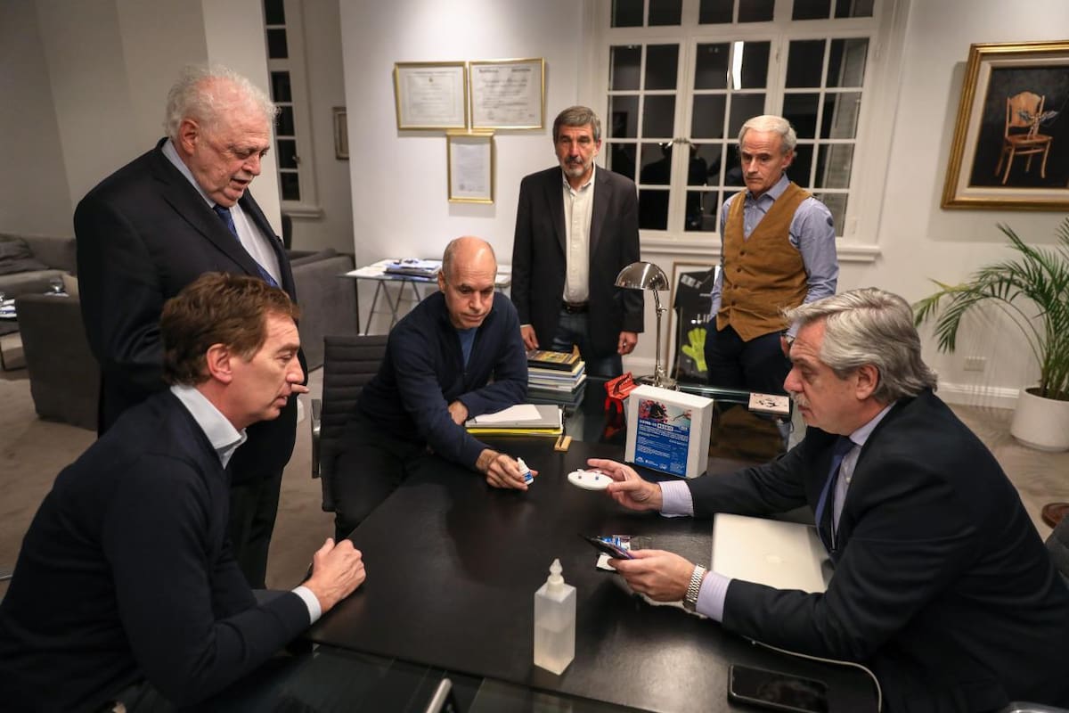 Alberto Fernández y Rodríguez Larreta, junto a Ginés Gonzàlez García y Diego Santilli, en una de las tantas reuniones por la pandemia