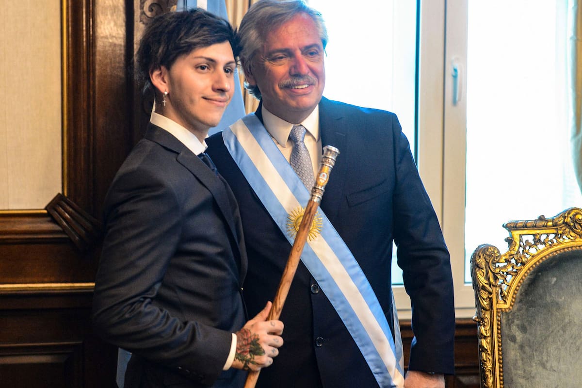 Alberto Fernández y su hijo Estanislao, en la Casa Rosada