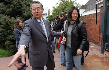 Alberto Fujimori y su hija Keiko en el año 2006, en Santiago de Chile
