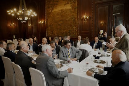 Alberto J. Gowland Mitre dio un discurso en el almuerzo por el aniversario de los 70° años de AEDBA