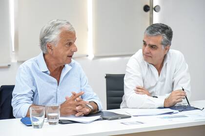 Alberto Larrañaga, presidente del Consejo Asesor del Plan Maestro del río Salado, y Flavio Seiano, director Provincial de Hidráulica