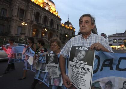 Alberto Lebbos, padre de Paulina, al frente de las protestas