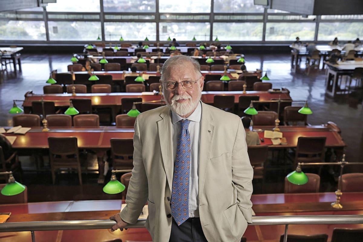 Alberto Manguel: "De chico me gustaban los cuentos de hadas, pero desconfiaba del final feliz; hoy sigo desconfiando"