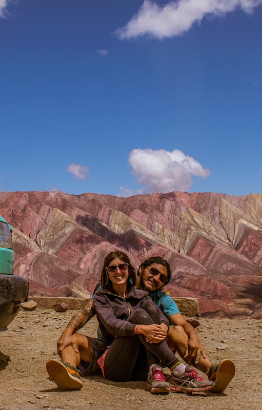 Alberto Oviedo y Julieta Parle compraron una camioneta y luego de reformarla con sus propias manos en 2018 salieron a viajar por América sin fecha de regreso; llevan recorridos más de 25 mil kilómetros