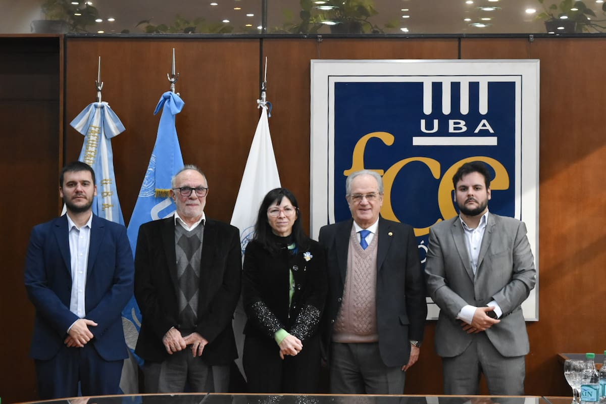 Alberto Pagliano, expresidente de Nación Seguros (de barba), junto a Mauro Tanos (izquierda) y Silvina Batakis, exdirectora del Banco Nación