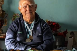 Tiene dos trasplantes de hígado, más de 600 carreras y a los 77 años sigue corriendo por la vida