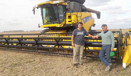 Alberto Simone y su hijo Luis "Fredy" comparten la misma pasión por la maquinaria agrícola