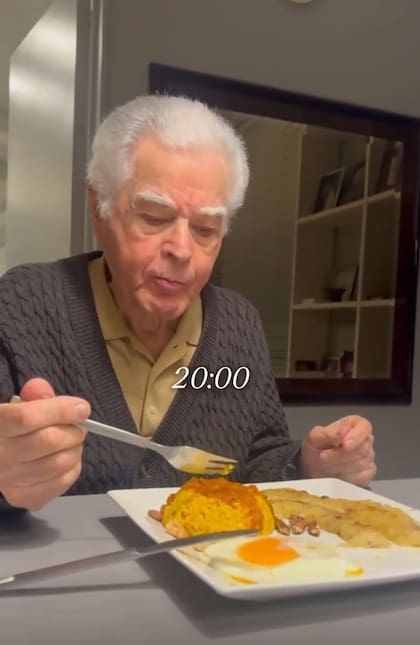 Alberto suele comer arroz a la cubana