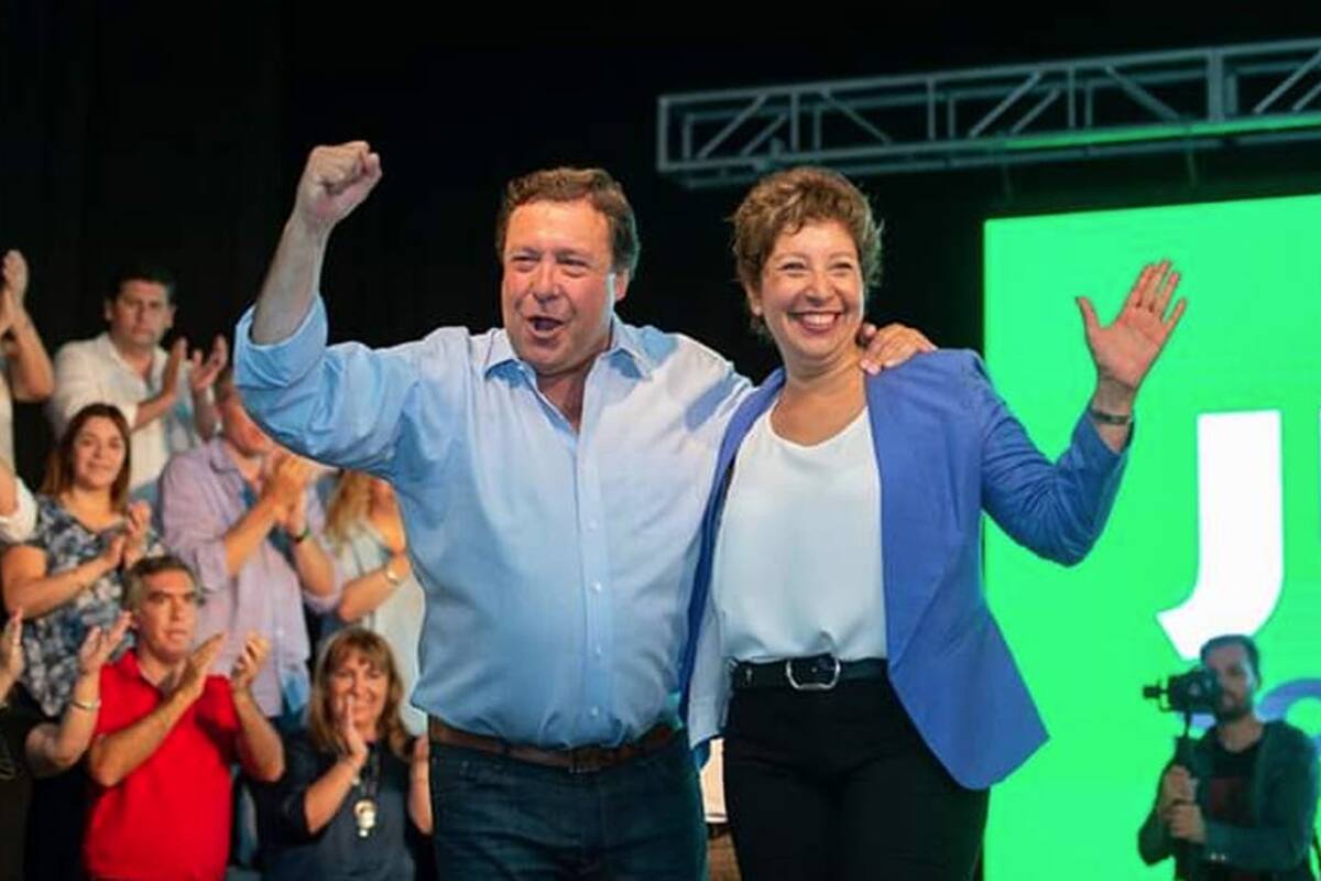 Alberto Weretilneck y Arabela Carreras